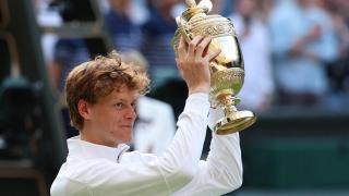 Jannik Sinner, con el trofeo de Wimbledon.