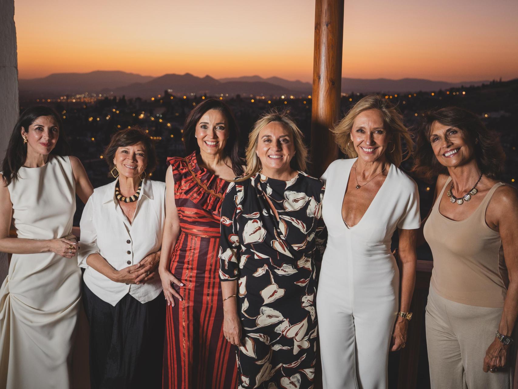 De izquierda a derecha, Espido Freire, Nativel Preciado, Cruz Sánchez de Lara, Marifrán Carazo, Marta Robles y Cristina Higueras.