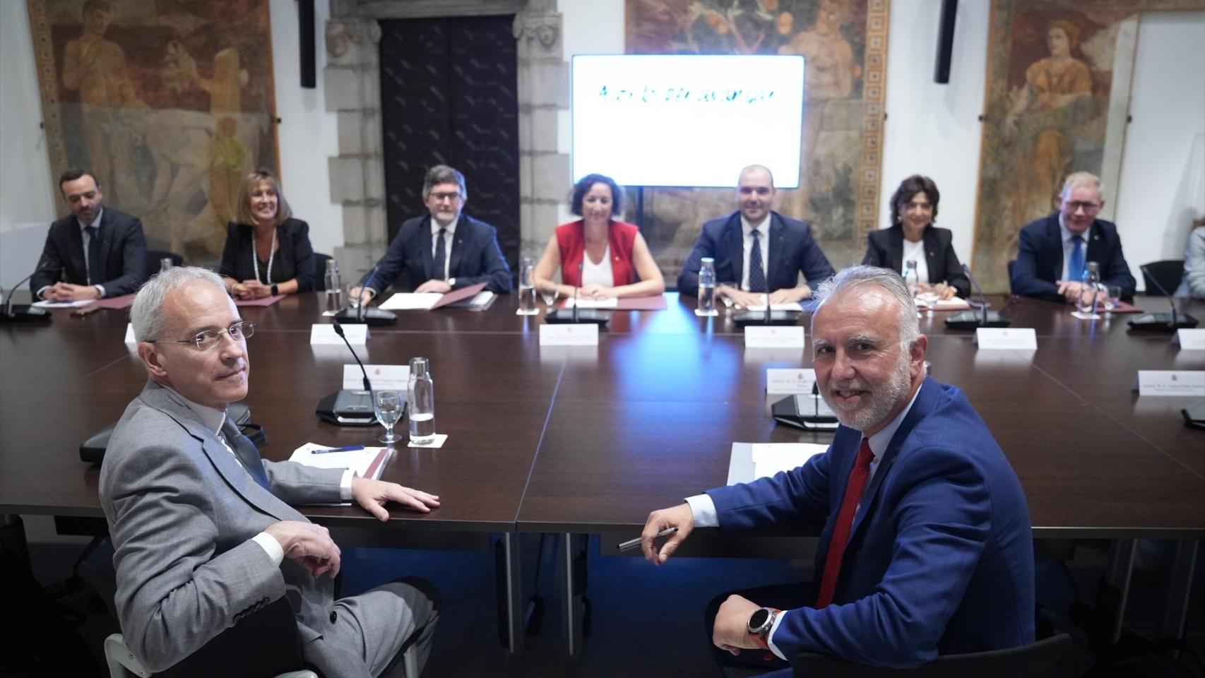 El ministro de Política Territorial y Memoria Democrática de España, Ángel Víctor Torres, durante la Comisión bilateral Estado-Generalitat, en el Palau.