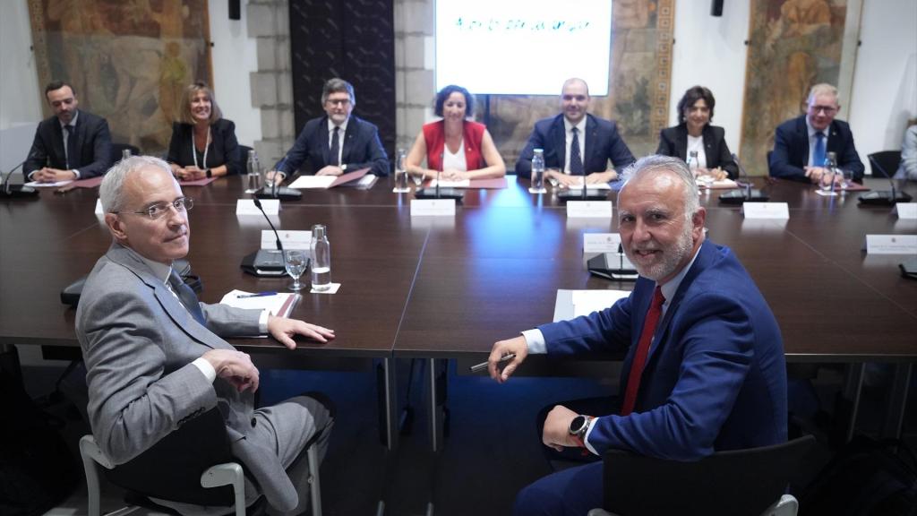 El ministro de Política Territorial y Memoria Democrática de España, Ángel Víctor Torres, durante la Comisión bilateral Estado-Generalitat, en el Palau.