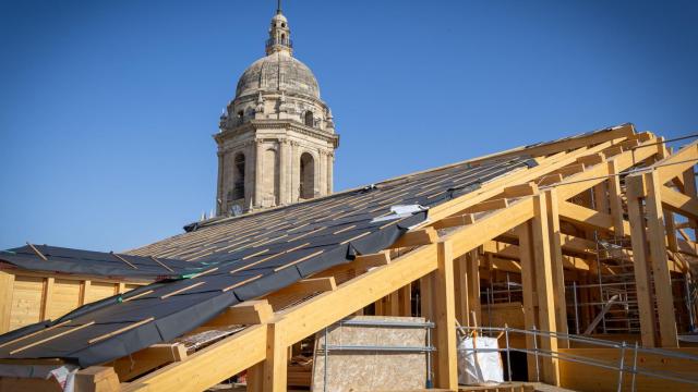 Fotografías del avance de la obra del nuevo tejado de la Catedral de Málaga.