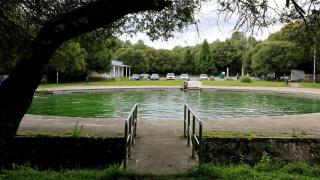 La piscina termal de Galicia que mantiene sus aguas a 23 grados todo el año: "Un lugar de cuento"