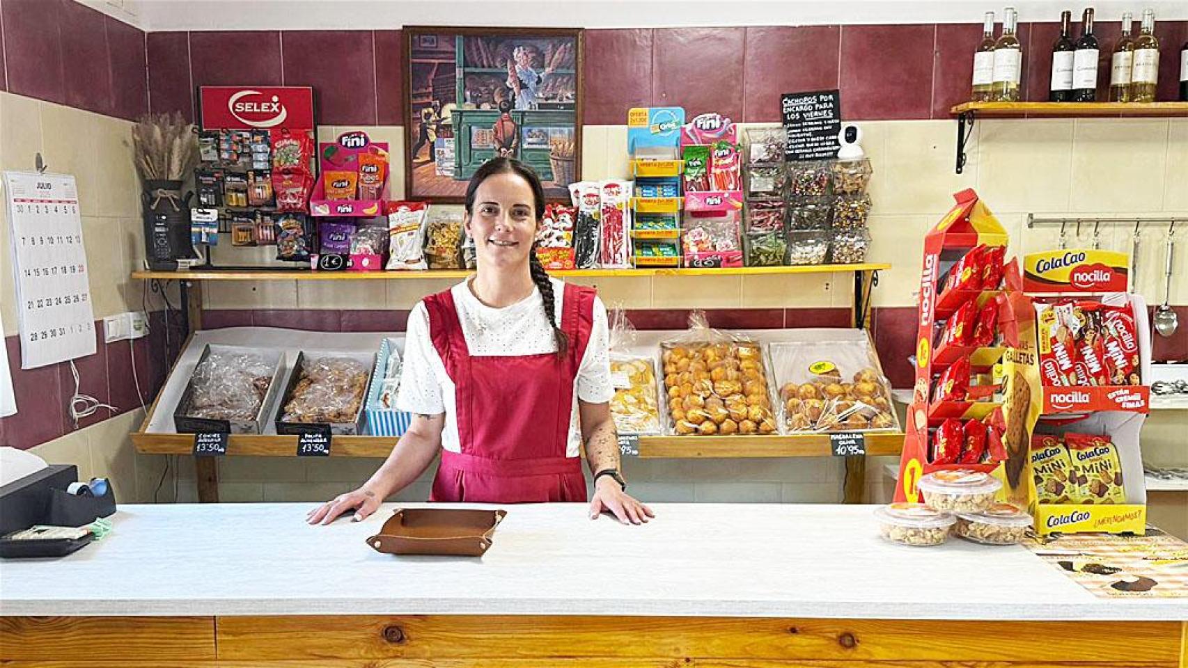 Una mujer en una tienda en Castilla y León