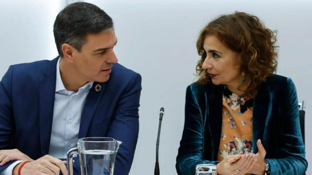Pedro Sánchez y María Jesús Montero.