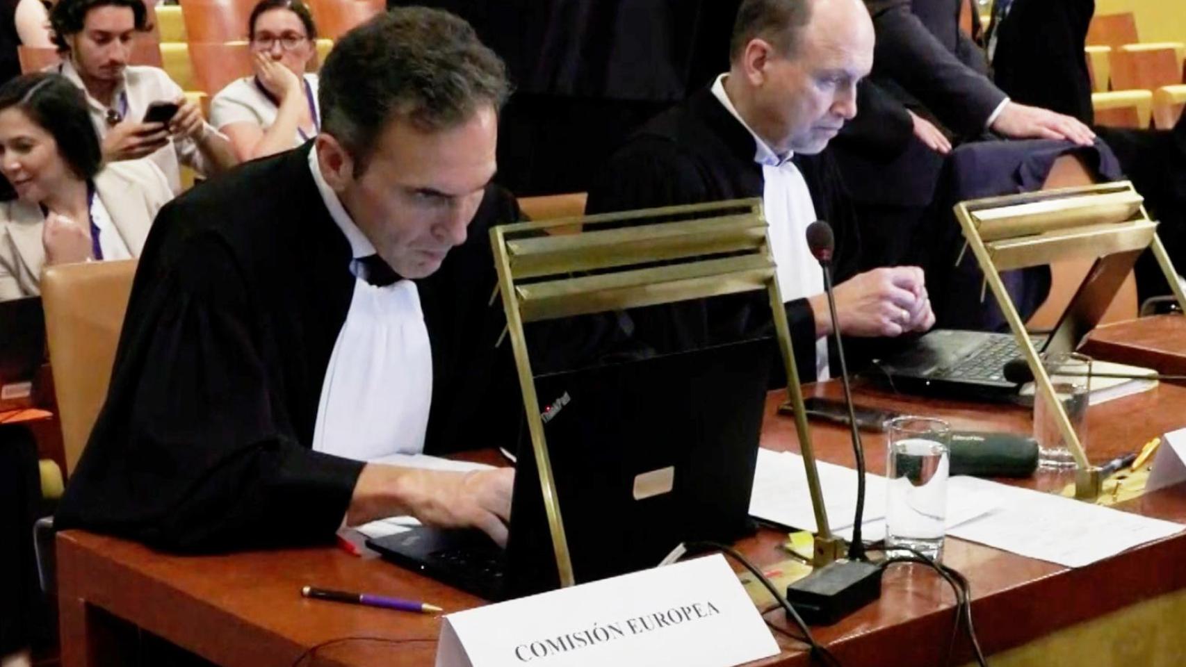 El representante legal del Ejecutivo comunitario, Carlos Urraca Caviedes, este martes en el TJUE, en Luxemburgo.