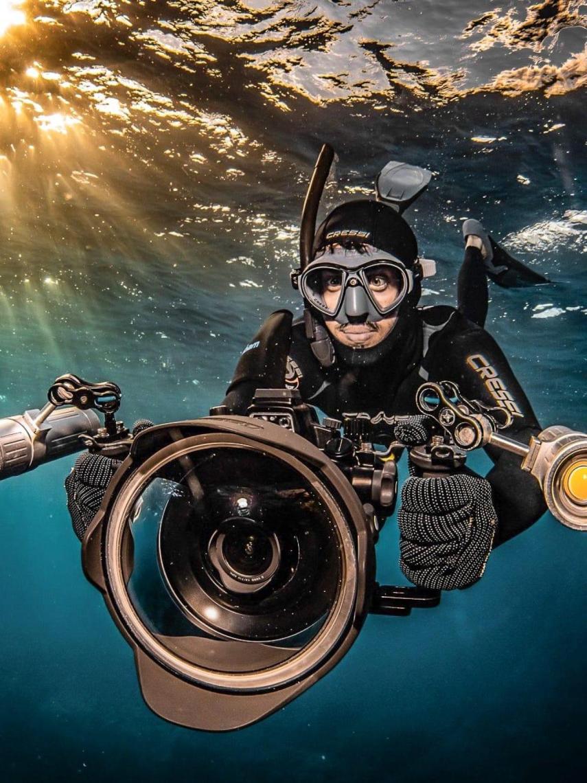 Felipe Ravina, en busca de la luz perfecta bajo el mar.