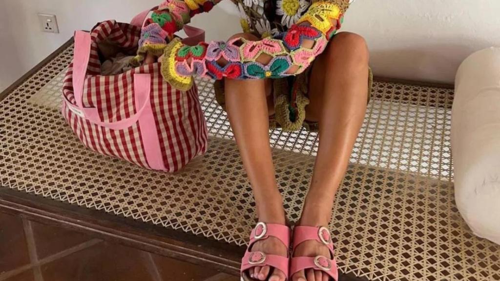 Sandalias en color rosa.