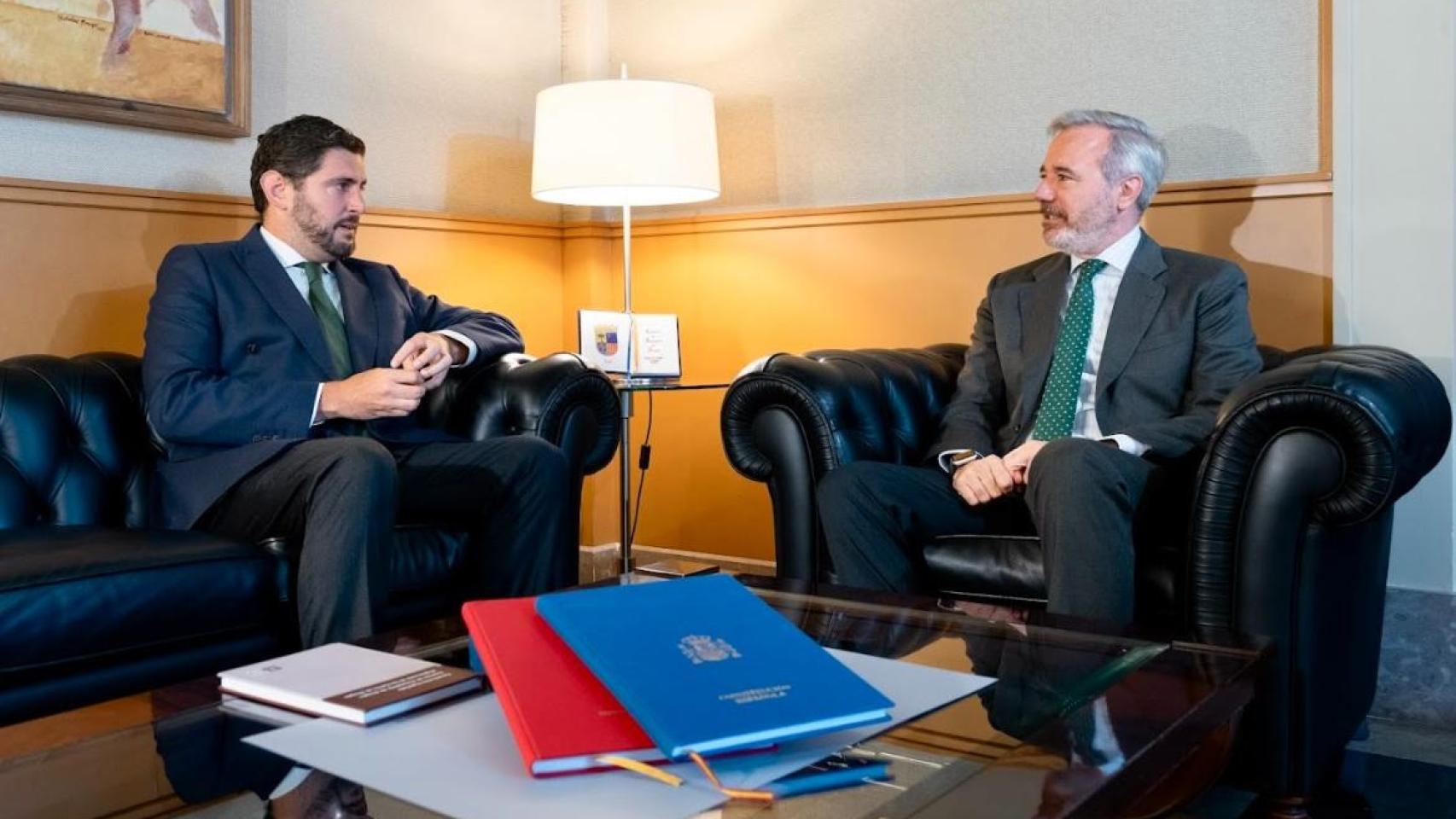 Alejandro Nolasco (Vox) y Jorge Azcón, en el despacho del presidente