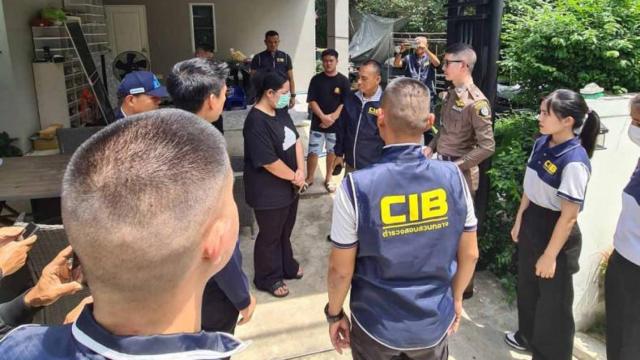 La detenida Wilawan “Golf” Emsawat fue arrestada el martes por un equipo policial liderado por Jaroonkiat Pankaew.