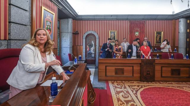 La alcaldesa de Burgos, Cristina Ayala Santamaría, preside el pleno extraordinario para el Debate sobre el Estado de la Ciudad