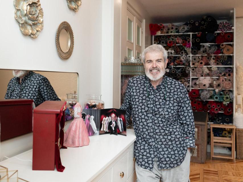 Caprile ha aprendido a desarrollar técnicas psicológicas y casi esotéricas con los años para captar a las mujeres que viste.