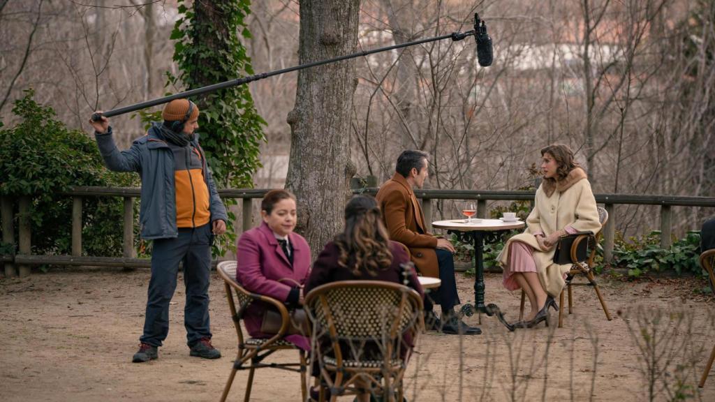 Pelayo (Alejandro Albarracín) y Marta (Marta Belmonte), durante una conversación.