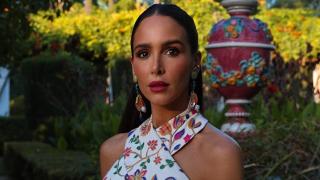 Rocio Osorno tiene la blusa sin mangas de Mango Outlet que se postula como la mejor para el entretiempo