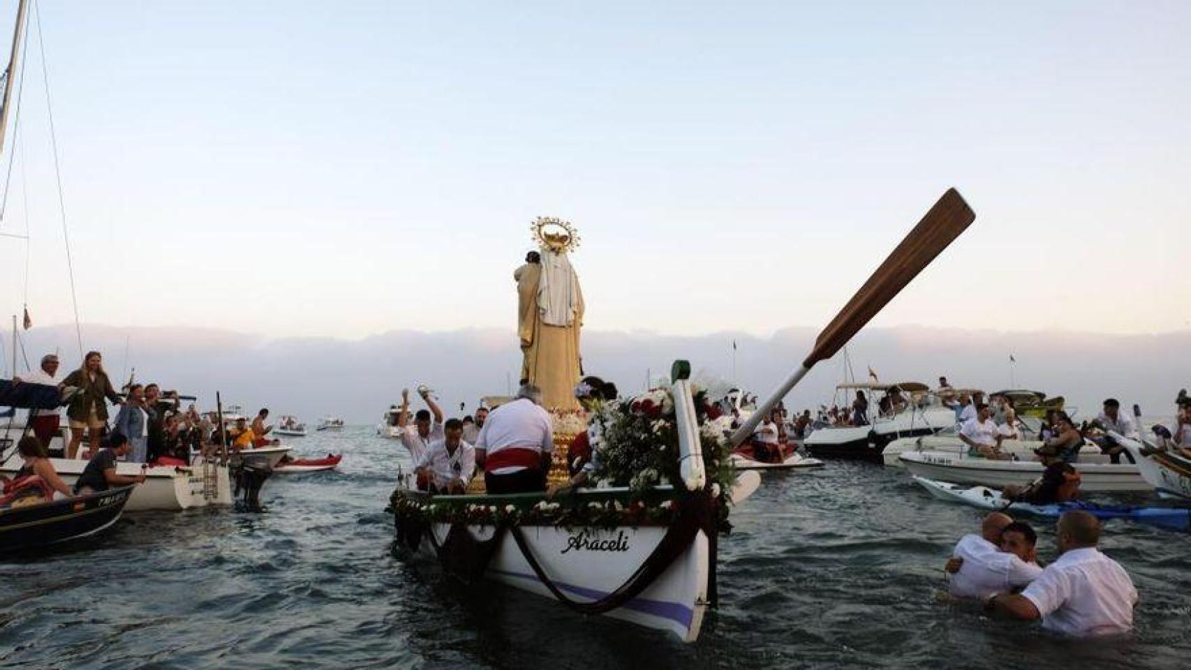 Procesión marítima de la virgen del Carmen en El Palo, Málaga.