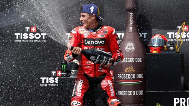 Marc Márquez celebra su victoria en el GP de la República Checa 2025
