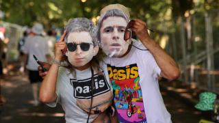 2025-07-11T140125Z_111597949_RC2DKFA6ICWM_RTRMADP_3_MUSIC-OASIS-FANS