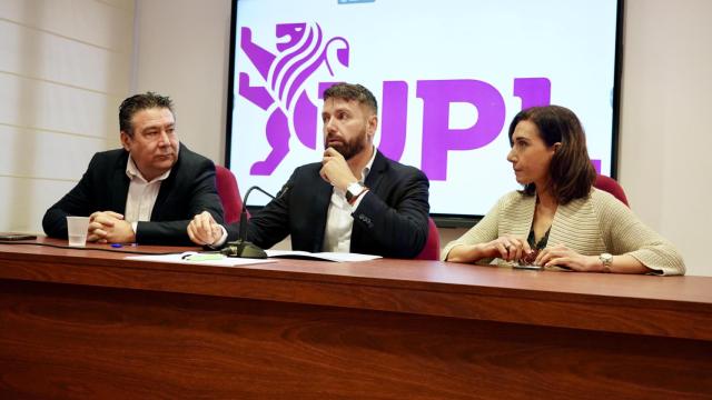 Los procuradores de UPL Luis Mariano Santos, José Ramon García y Alicia Gallego, en una imagen de archivo
