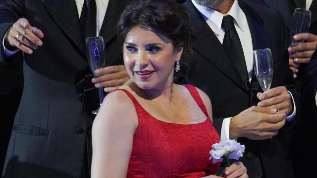 Sabina Puértolas sustituye a Nadine Sierra en 12 horas y salva con honores 'La traviata' del Teatro Real