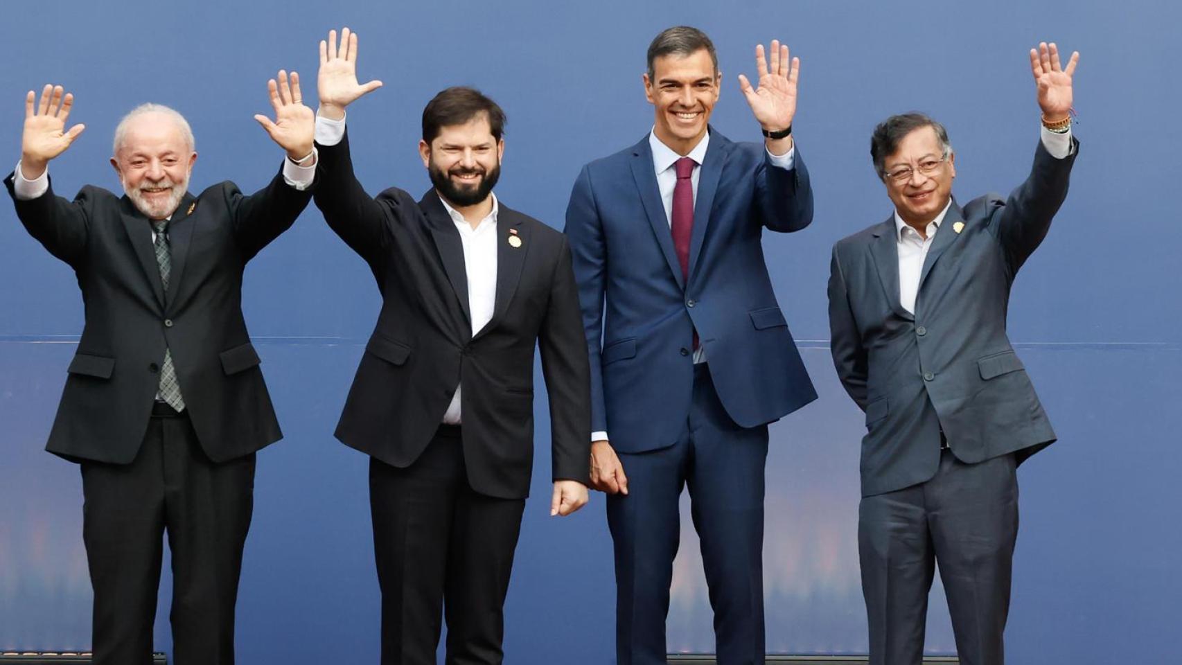 El presidente de Brasil, Luiz Inácio Lula da Silva; el presidente de Chile, Gabriel Boric; el presidente del Gobierno de España, Pedro Sánchez, y el presidente de Colombia, Gustavo Petro, este lunes en Santiago de Chile.