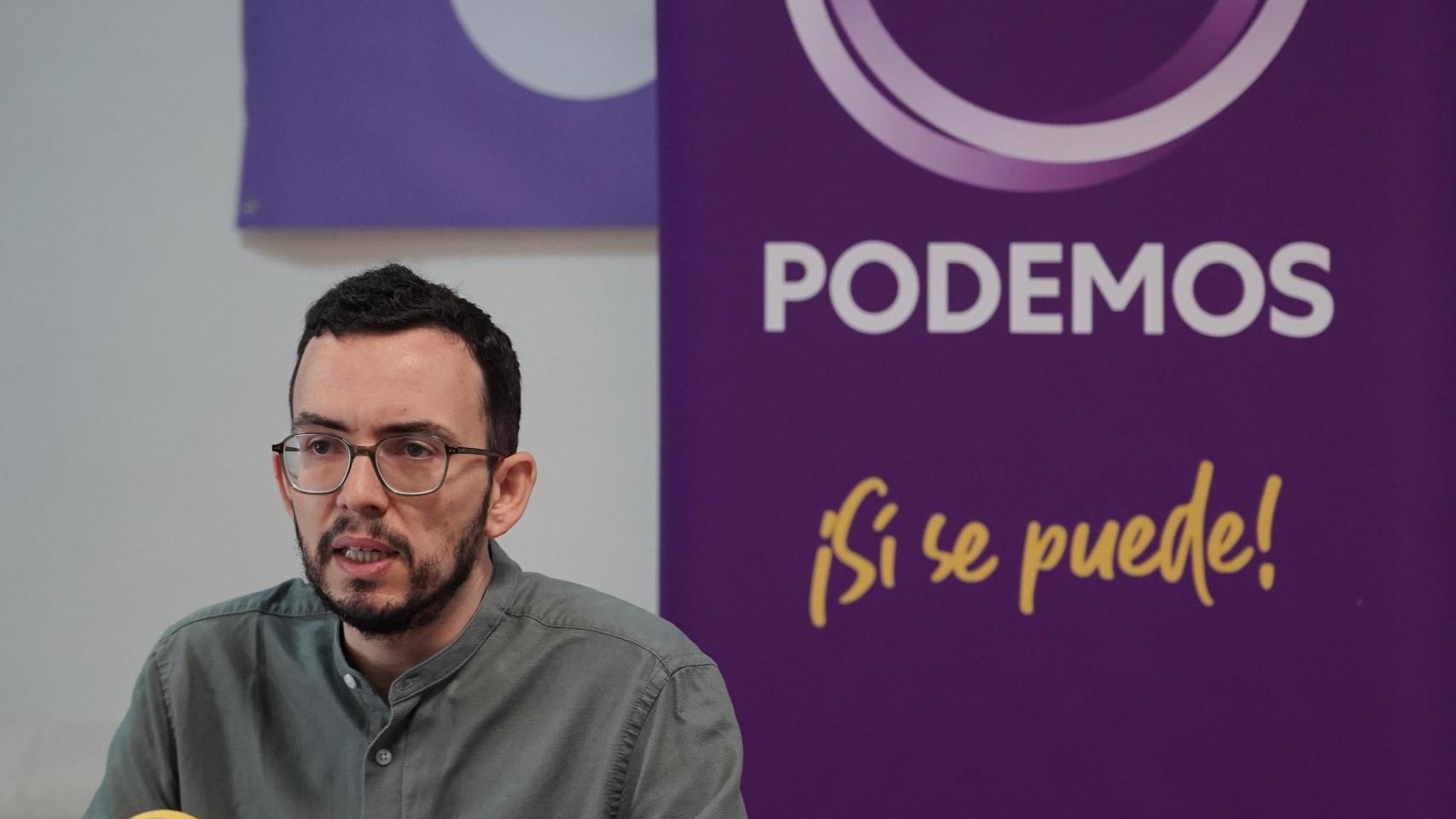 El coordinador general de Podemos Castilla y León, Miguel Ángel Llamas, durante su rueda de prensa de este martes