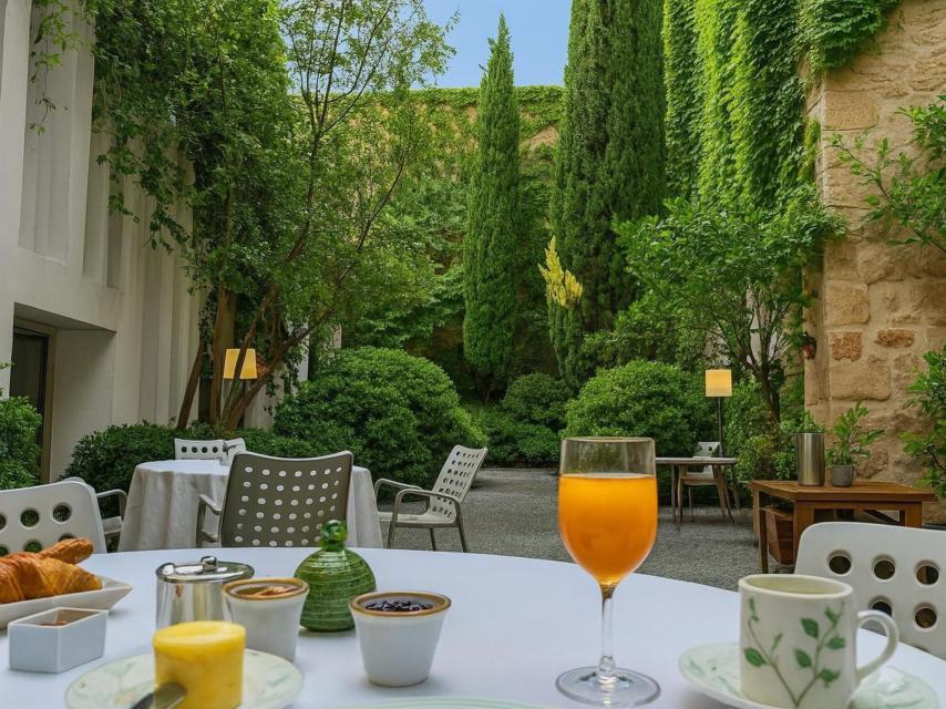 Patio con terraza para el desayuno.