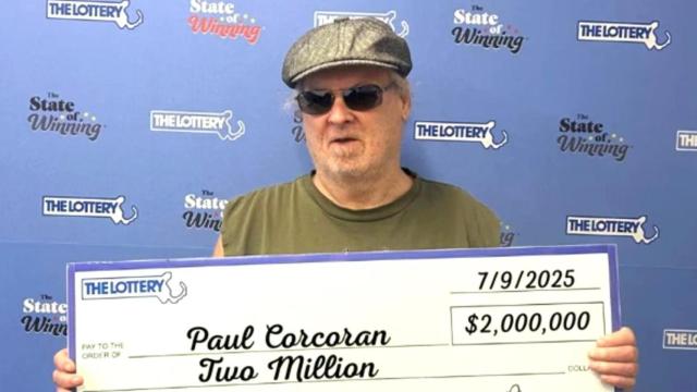 Compró los boletos en dos tiendas diferentes y ambas resultaron premiadas.