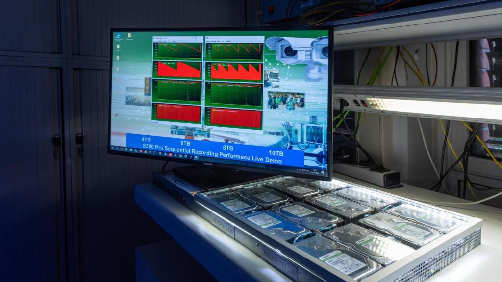 Una prueba en el laboratorio de innovación en HDD de Toshiba, en Alemania.