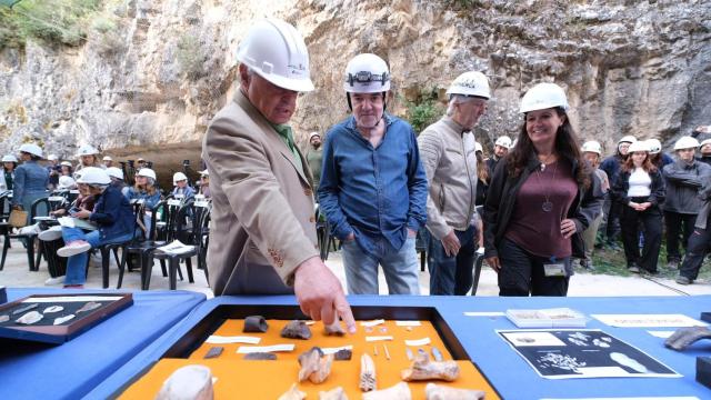 El consejero de Cultura, Gonzalo Santonja, hace balance de la temporada de excavaciones en Atapuerca.