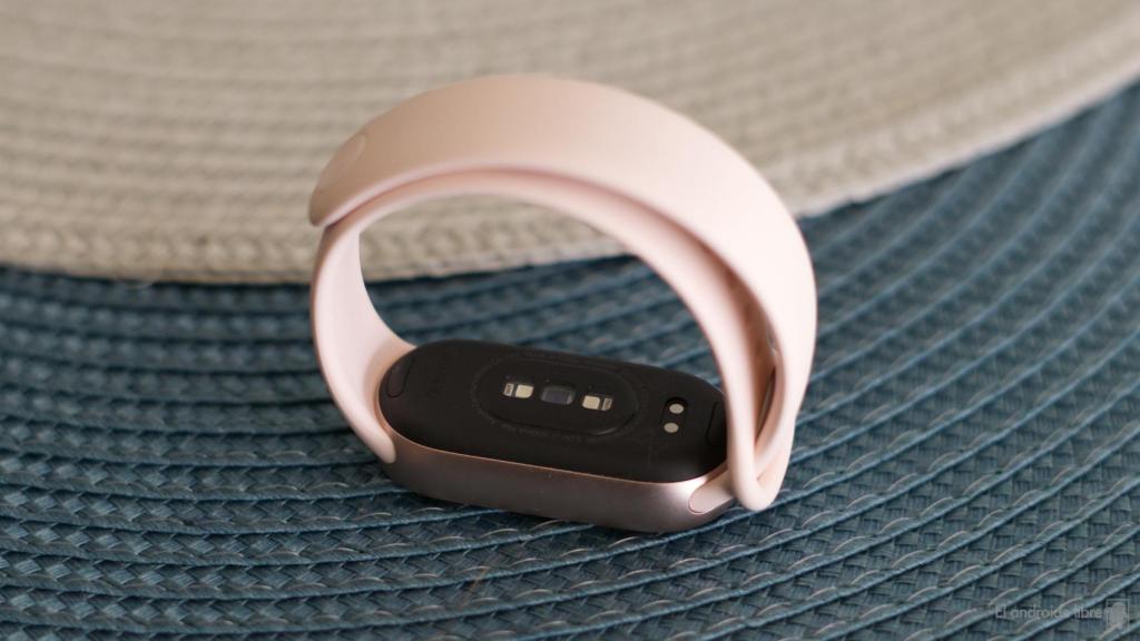 Xiaomi Smart Band 10 por debajo