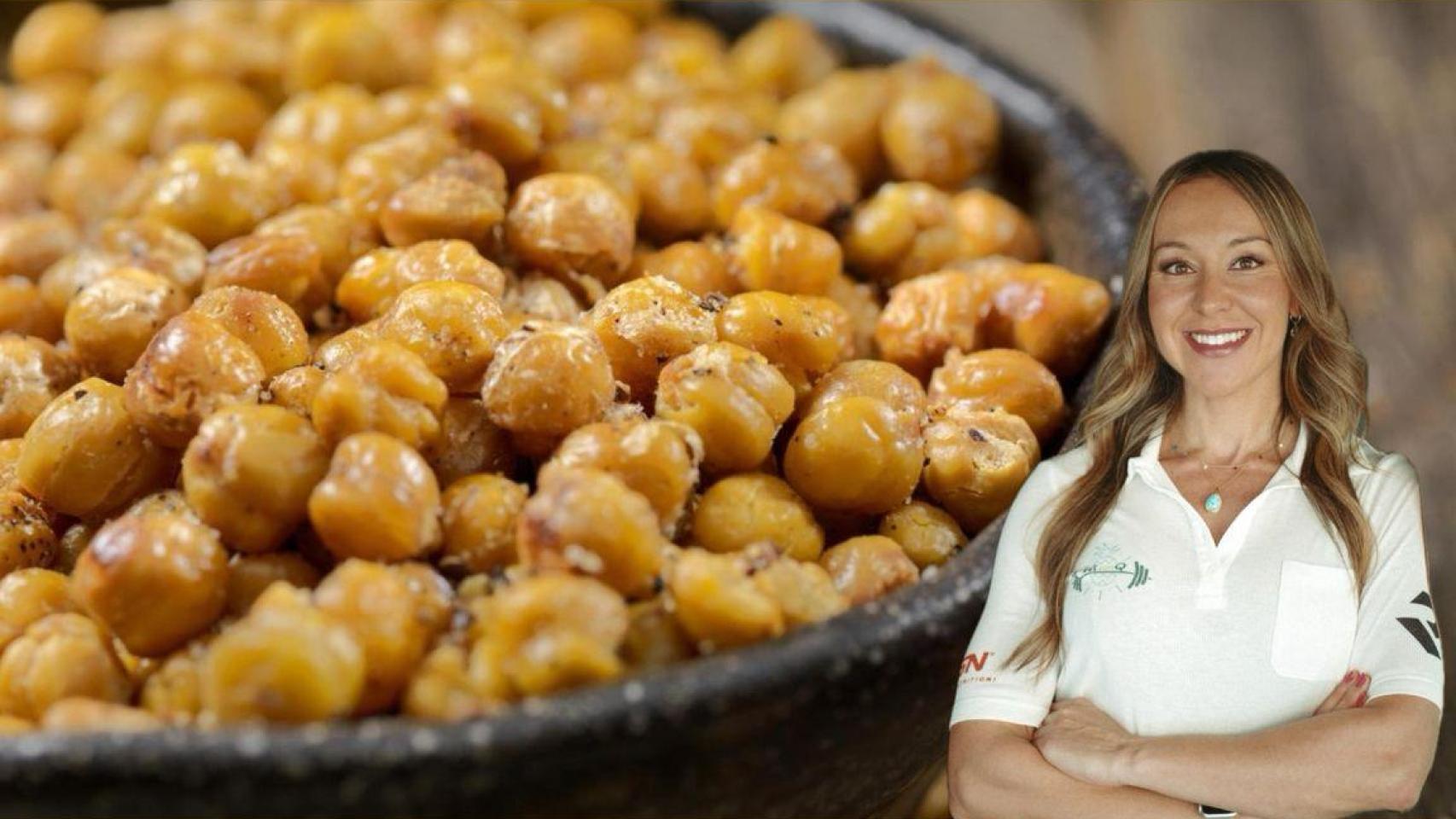 Paloma Quintana y un plato de garbanzos sobre fondo claro.