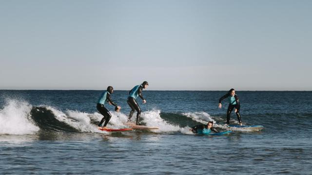 Algunos participantes de la actividad acuática de The Social Hub.
