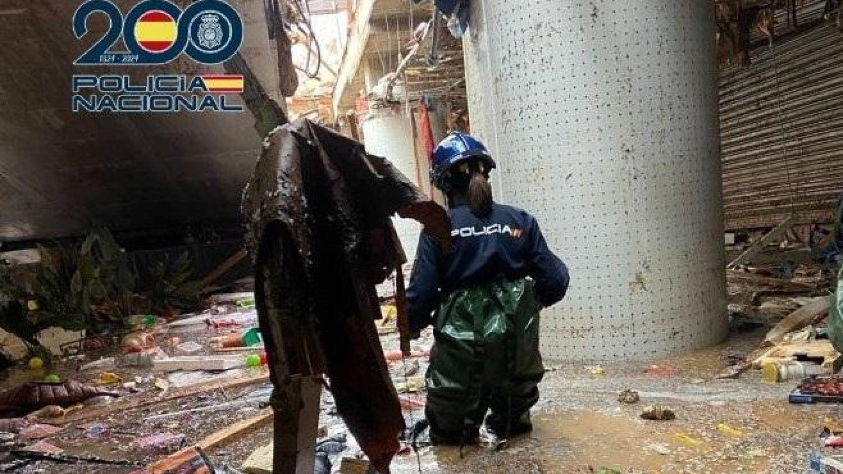Policía Nacional en labores de rescate tras la dana. Policía Nacional