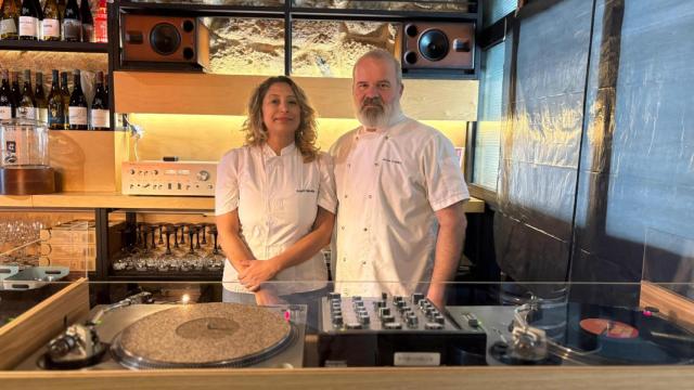 Anahí y Javier, propietarios de SOTA.