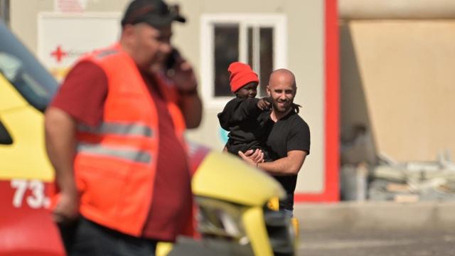 Uno de los menores migrantes rescatados tras volcar un cayuco a su llegada al Puerto de la Restinga, en El Hierro (Canarias).