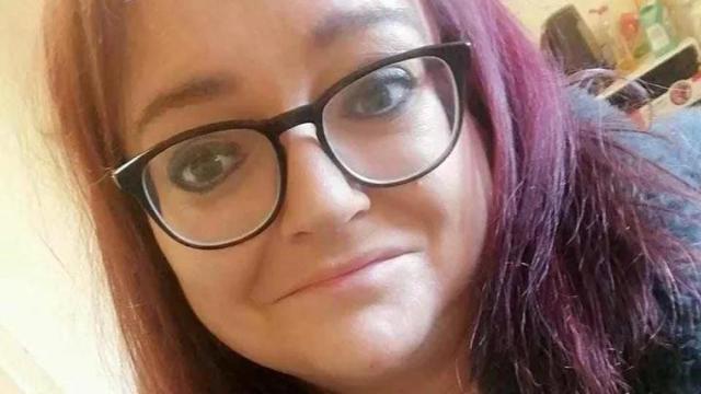 La fallecida, Angela McTier.