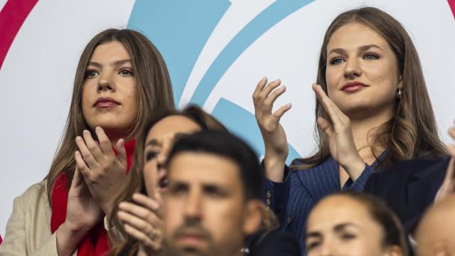 Las representantes de la Casa Real asisten a la final de la Eurocopa Femenina en Suiza.