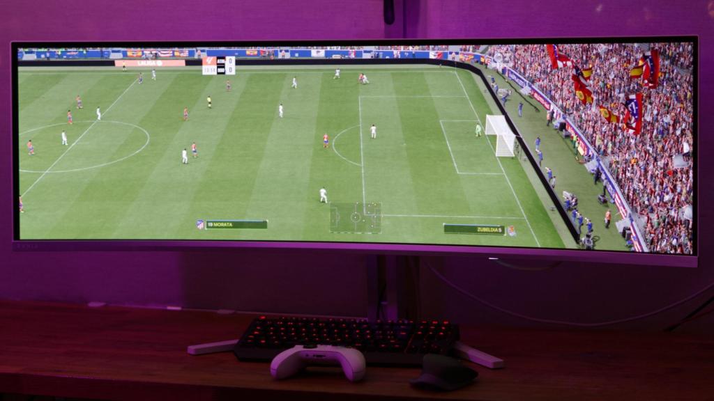 Philips Evnia 49M2C8900 jugando al EA FC