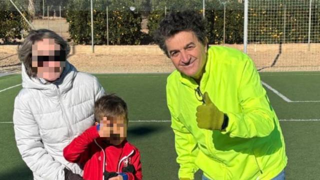 El difunto Felipe, sonriente y feliz, compartiendo un día con su actual pareja, Toñi.