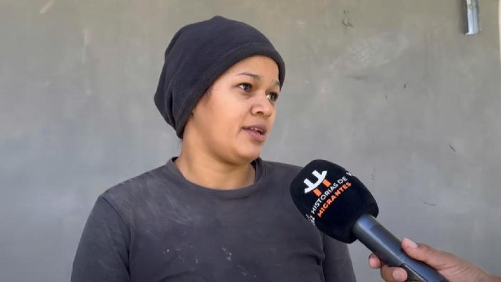 La albañila Sara en un vídeo de YouTube.