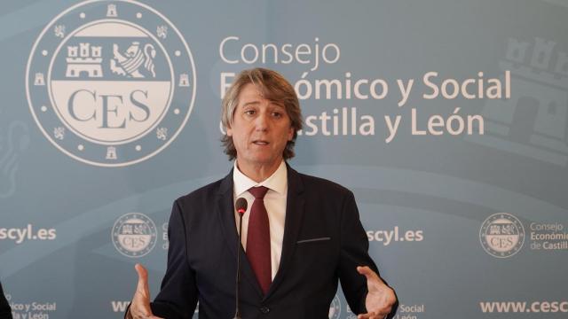 El secretario general del PSOECyL, Carlos Martínez, se reúne con el presidente del CES en Castilla y León, Enrique Cabero