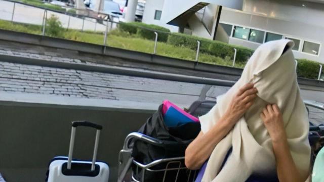 Los indigentes están fuera del aeropuerto.