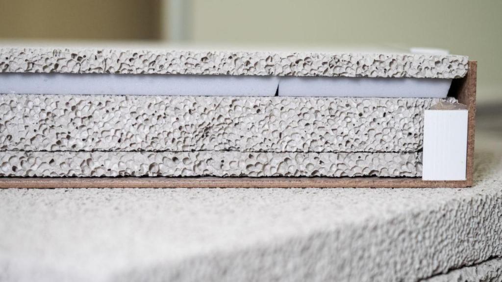 Material absorbente fabricado con yeso