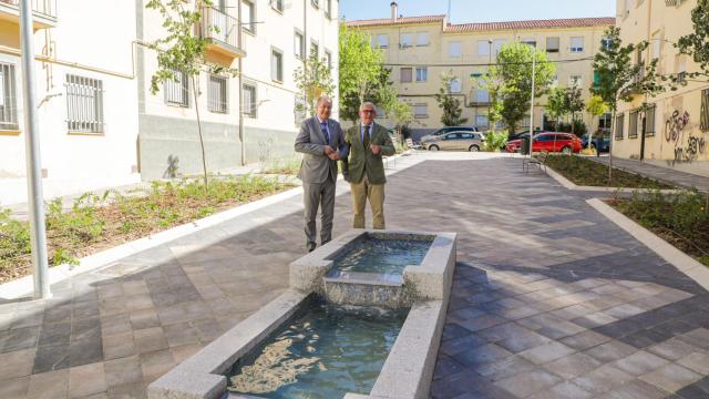 El concejal de Fomento, Fernando Carabias, y el director de Administración Local de la Junta, Emilio Arroita