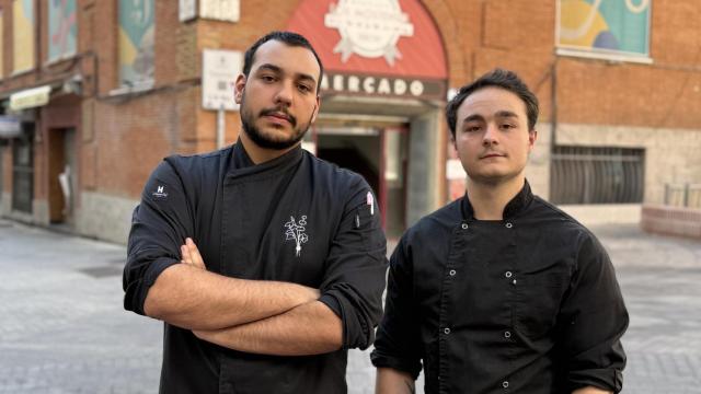 Pablo Iribarren y Daniel Puente en el mercado de Los Mostenses, donde se encuentra Rapaz.