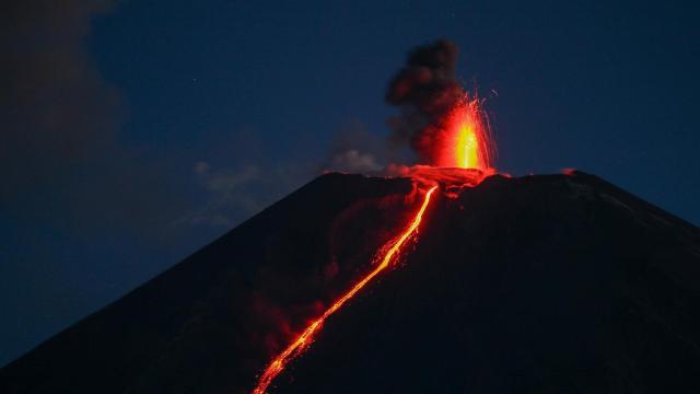 El volcán Kliuchevskoi en una imagen de recurso. Commons.