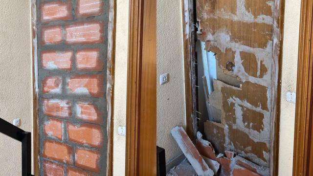 El antes y el después de la puerta del piso okupa de Latina.