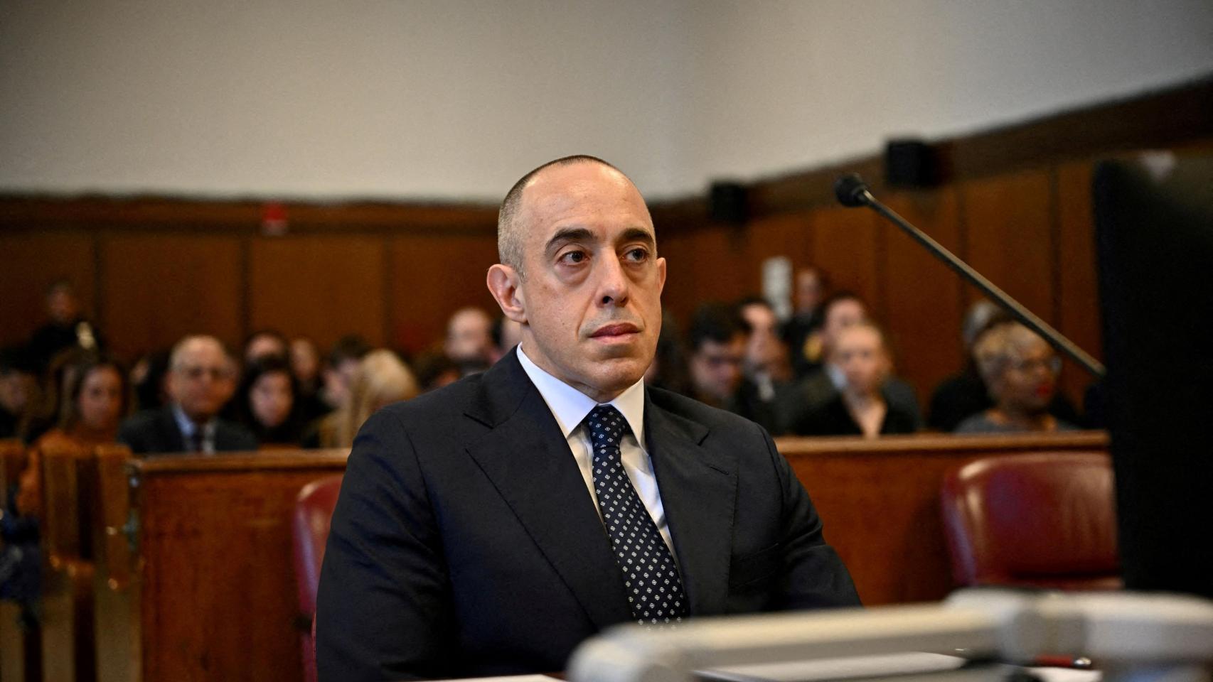 El abogado Emil Bove observa mientras el presidente electo de Estados Unidos, Donald Trump, enfrenta la sentencia en un caso de dinero para silenciar a sus exesposos, en Nueva York.