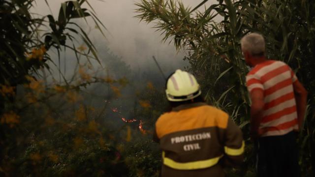A Cañiza (Pontevedra) registra dos incendios y uno supera las 20 hectáreas y amenaza casas