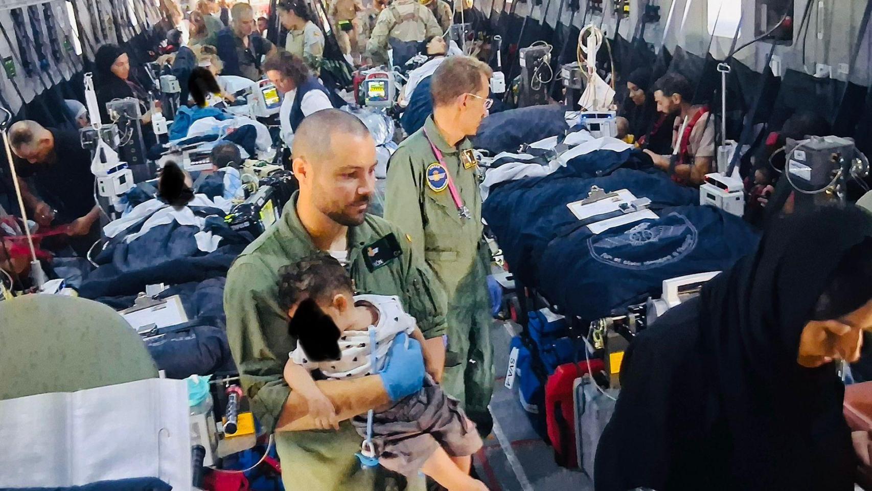 Imagen de archivo de un avión medicalizado con 13 niños de Gaza rumbo a Zaragoza