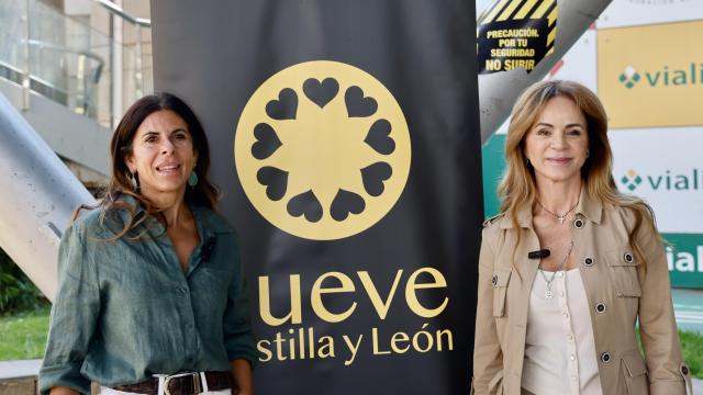 Silvia Clemente presenta Nueve Castilla y León en Salamanca, el nuevo proyecto político creado por la expresidenta de las Cortes y exconsejera en la Comunidad. En la imagen acompañada de Chabela de la Torre